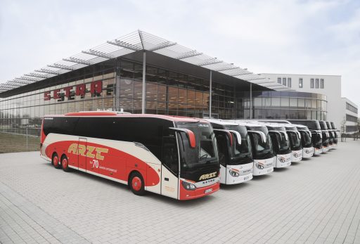 Die neuen Setra Busse des Unternehmens Ludwig Arzt Omnibusverkehr. Im Vordergrund ein S 517 HD, den das fränkische Unternehmen im vergangenem Jahr anlässlich seines 70-jährigen Bestehens übernahm. ;
;