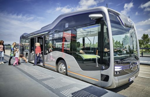 IAA Preview 2016 Daimler Buses; Mercedes-Benz Future Bus mit CityPilot. Teilautomatisiert fahrender Stadtbus mit Ampelerkennung; Hindernis- und Fußgängererkennung; 10 Kameras; automatisierte Haltestellenfahrten; Radarsysteme für Nah- und Fernbereich Basisfahrzeug: Mercedes-Benz Citaro; OM 936 mit 220 kW/299 PS; 7,7 L Hubraum, Länge/Breite/Höhe: 12.135/2.550/3.120 mm
IAA Preview 2016 Daimler Buses; Mercedes-Benz Future Bus with CityPilot. Semi-automated city bus with traffic light recognition; recognition of obstacles and pedestrians; automated bus stop approaches basic vehicle: Mercedes-Benz Citaro; OM 936 rated at 220 kW/299 hp; displacement 7.7 l; length/width/height: 12135/2550/3120 mm
