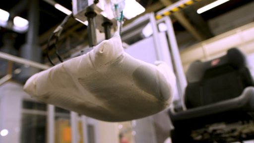 Der "Robutt" simuliert das Gesäß eines verschwitzten Autofahrers und testet so die Feuchtigkeitsresistenz der Fahrzeugsitze. Weiterer Text über ots und www.presseportal.de/nr/6955 / Die Verwendung dieses Bildes ist für redaktionelle Zwecke honorarfrei. Veröffentlichung bitte unter Quellenangabe: "obs/Ford-Werke GmbH"