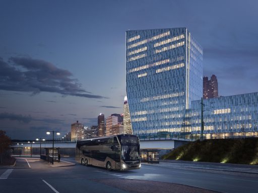 Neuer Doppeldecker-Reisebus Volvo 9700 DD, Nachtaufnahme